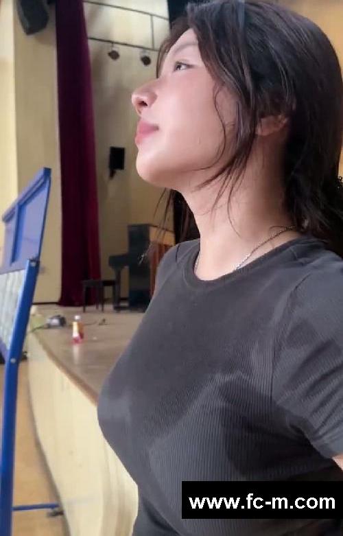 夏天无疑属于运动、汗水。