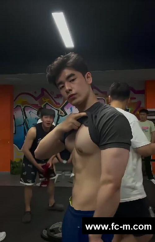不愧是束身短袖 我穿了也好看