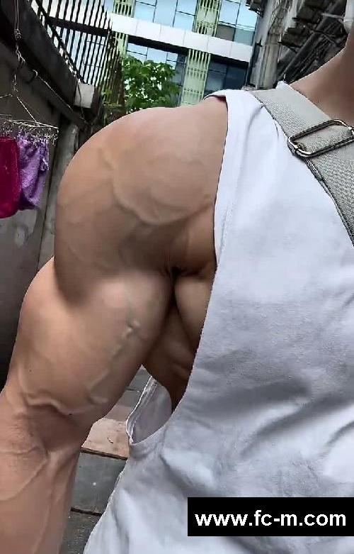 去年夏天这样子出门回头率还挺高#健身日常 #健身