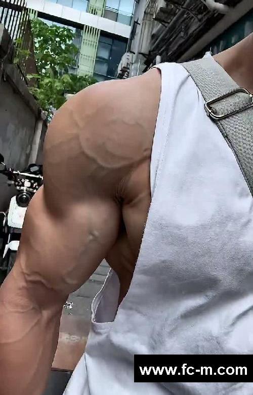 去年夏天这样子出门回头率还挺高#健身日常 #健身